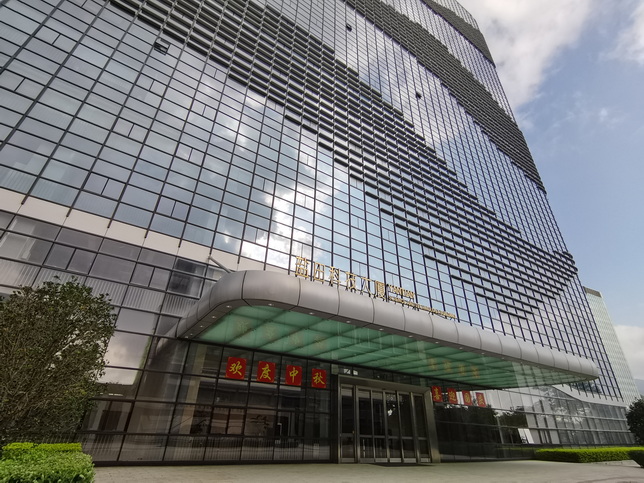 大廈幕墻清洗的優(yōu)點：現(xiàn)代技術(shù)的維護(hù)之選